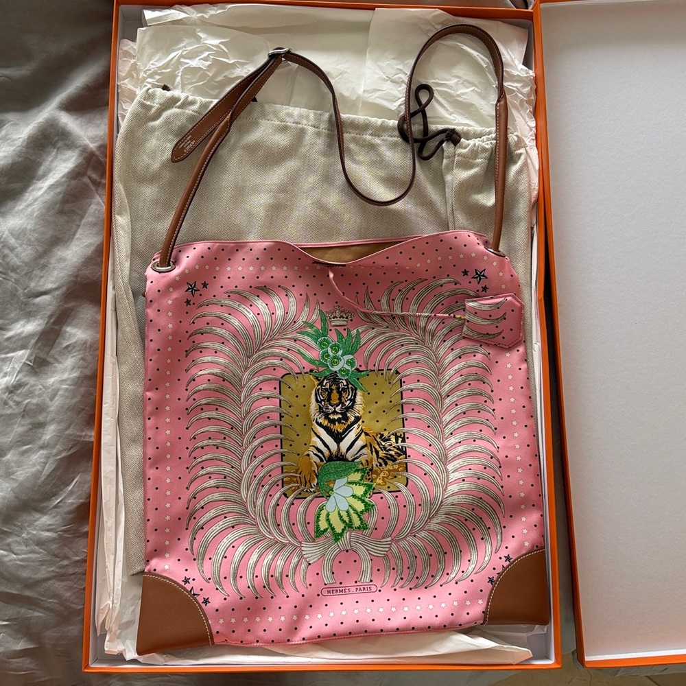 NWT Hermes Silky City Kings Tiger Fururi Silk Swift Bag Rose Confetti Pink